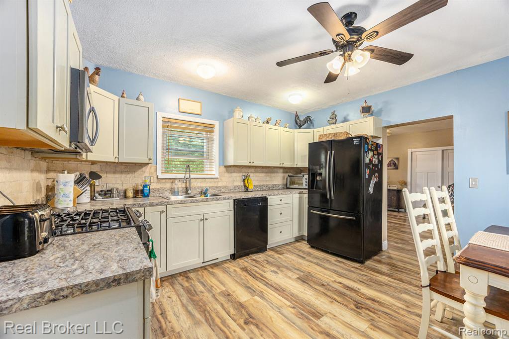 3068 Wade Road Capac, MI 48014 - Photo 11 of 31