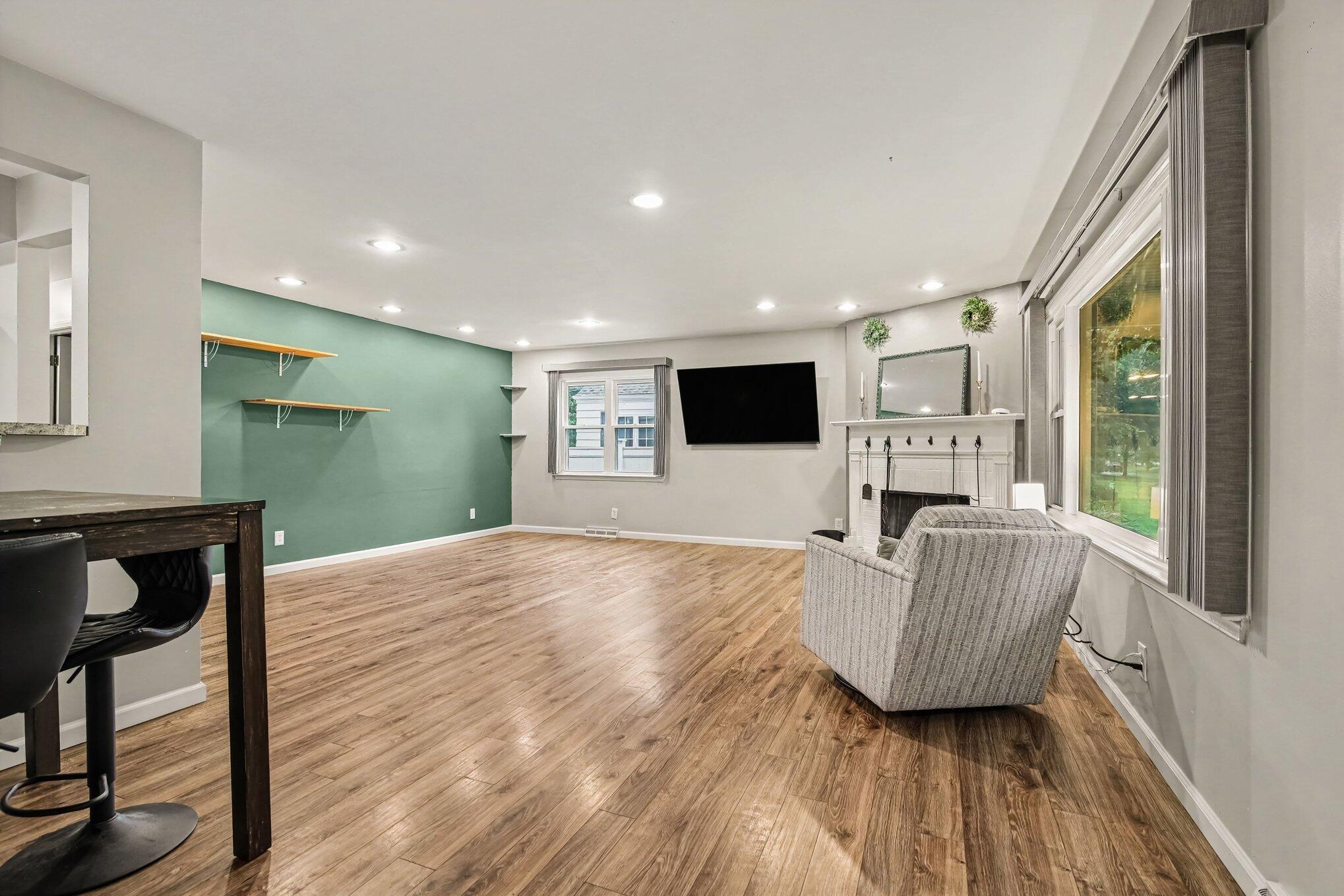 724 Crescent Road Jackson, MI 49203 - Photo 6 of 25 008_file_7831