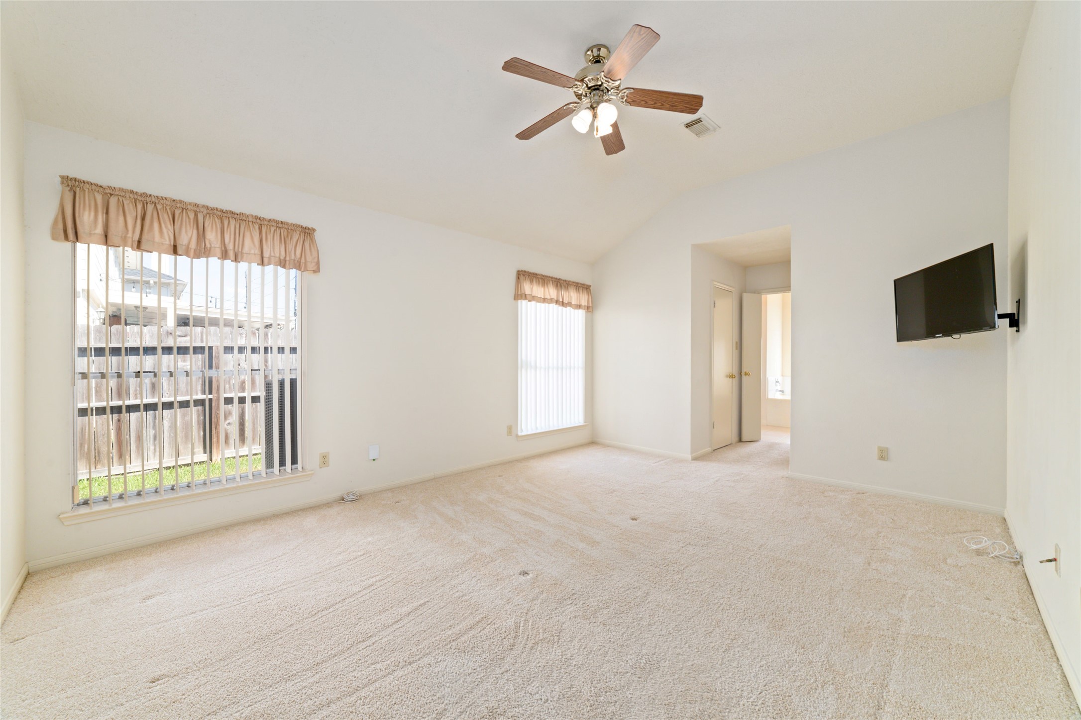 3327 Keygate Drive Spring, TX 77388 - Photo 24 of 37 a view of an empty room with a window
