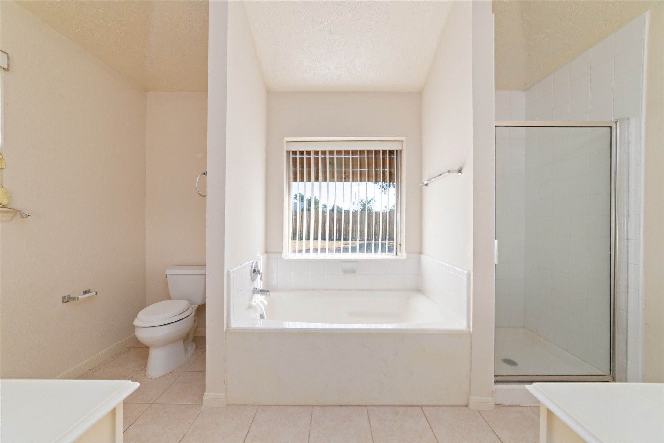 3327 Keygate Drive Spring, TX 77388 - Photo 27 of 37 a bathroom with a bathtub and a toilet