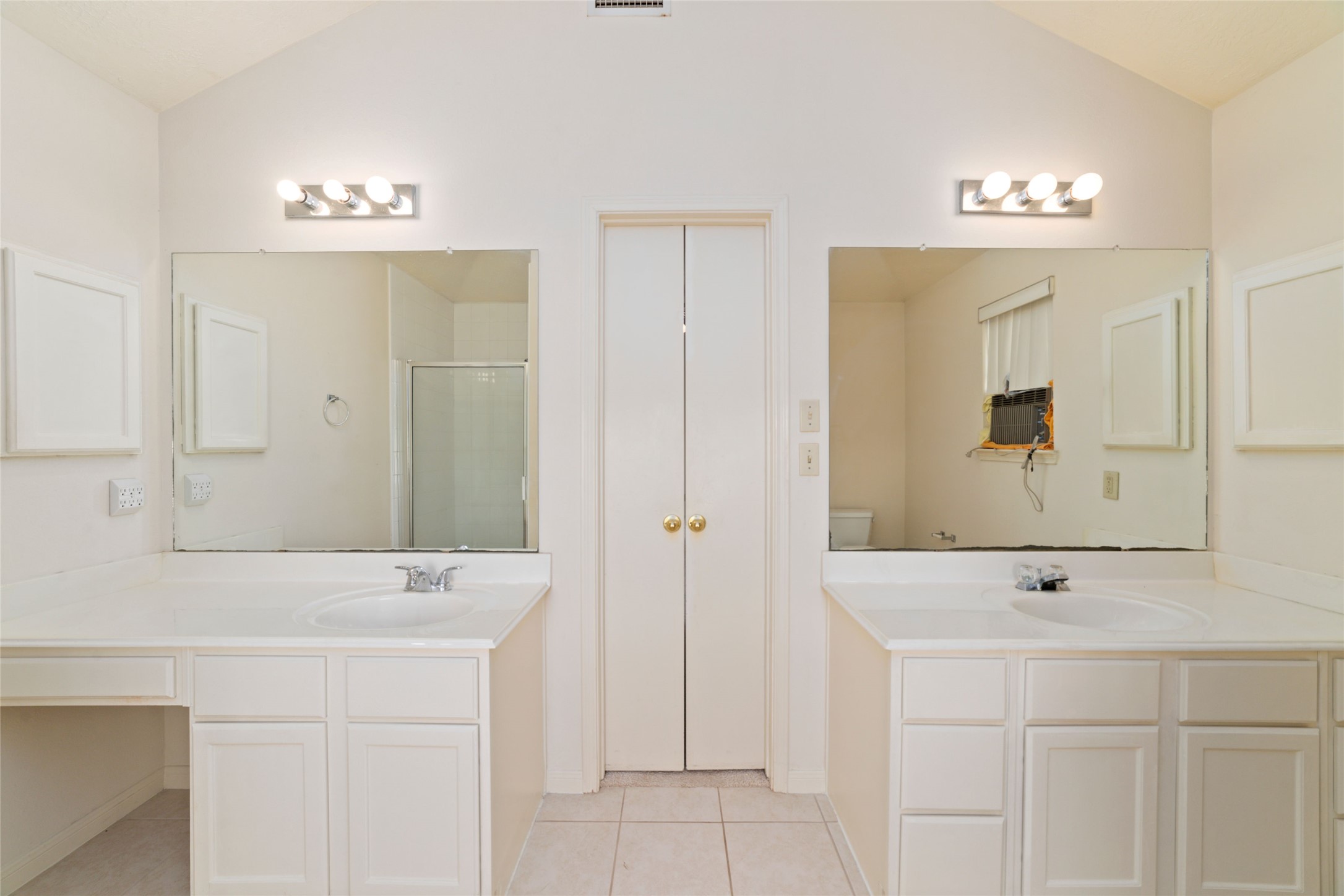 3327 Keygate Drive Spring, TX 77388 - Photo 28 of 37 a bathroom with a sink vanity and a mirror