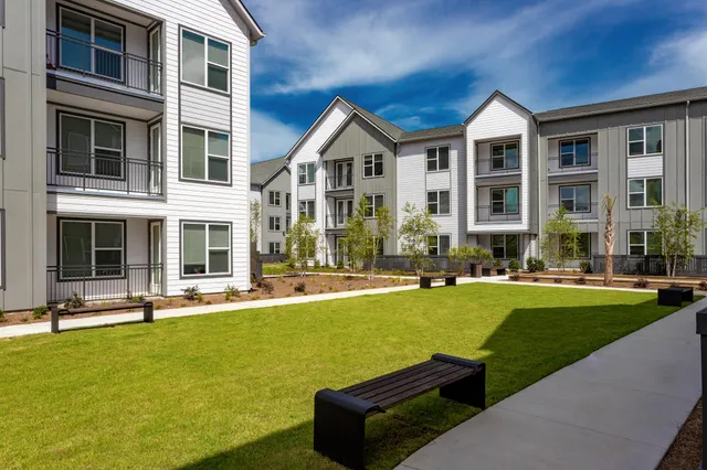 $1,997 | 2403 Mall Drive, Unit B1, North Charleston, SC 29406