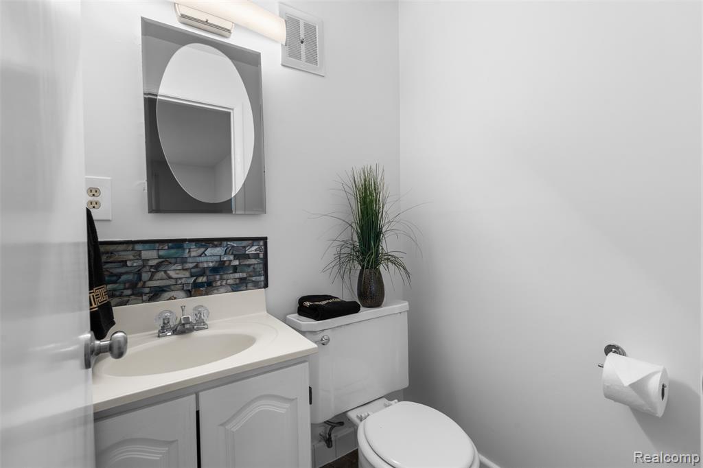 946 North Adams Road, Unit 2 Birmingham, MI 48009 - Photo 17 of 21 Gallery Image 17