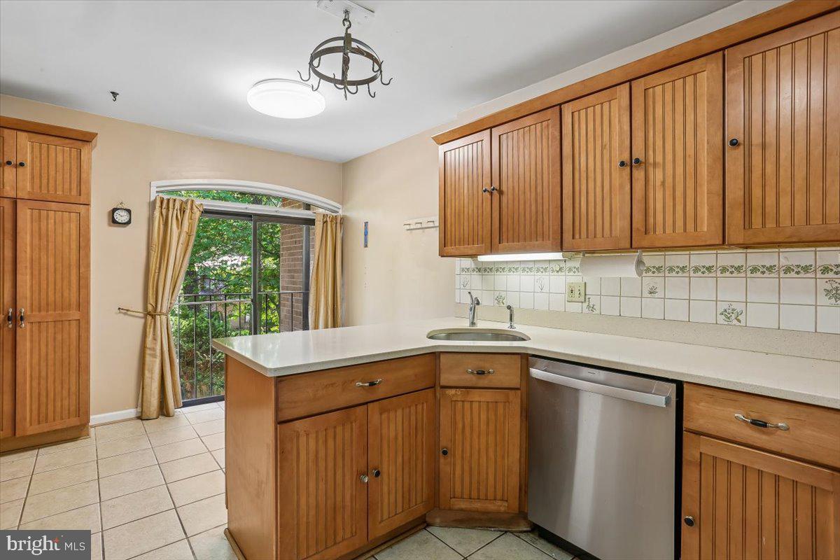 8174 Inverness Ridge Road Potomac, MD 20854 - Photo 4 of 29