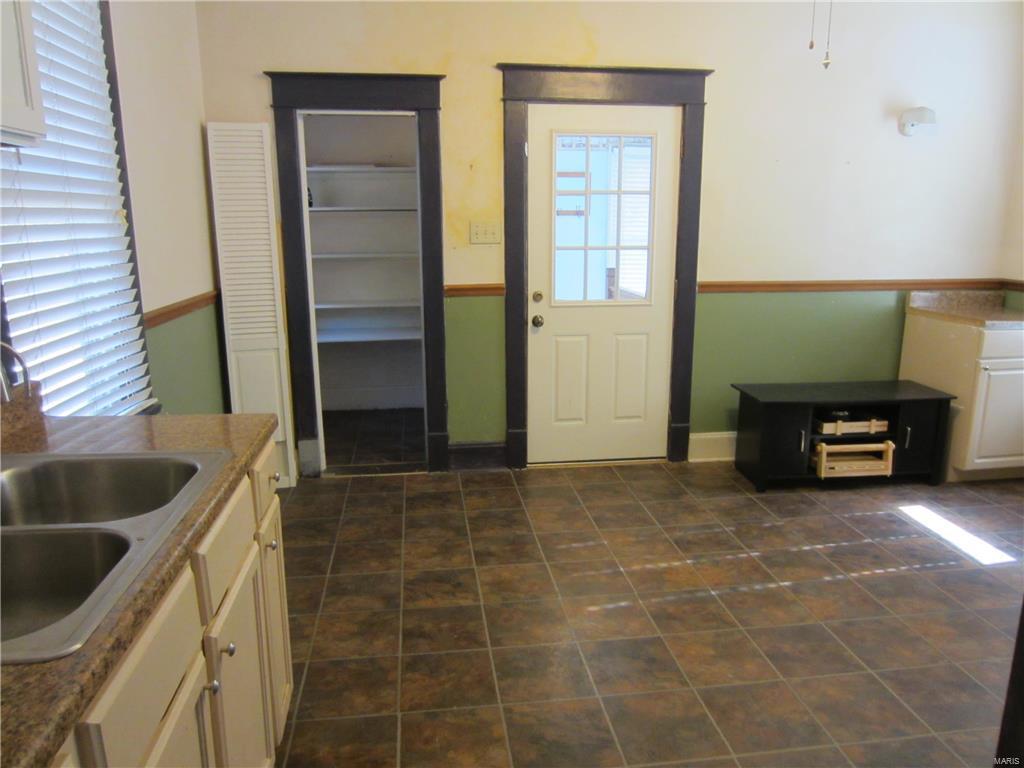 507 North Springfield Street Grafton, IL 62037 - Photo 8 of 33