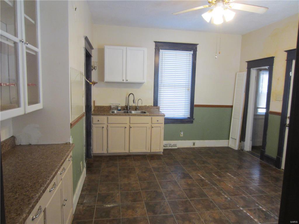 507 North Springfield Street Grafton, IL 62037 - Photo 9 of 33