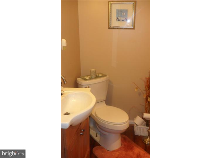 437 Hampden Road Upper Darby, PA 19082 - Photo 22 of 25 Bathroom