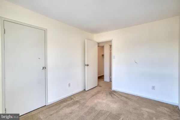 $2,000 | 6155 Edsall Road, Unit M, Alexandria, VA 22304