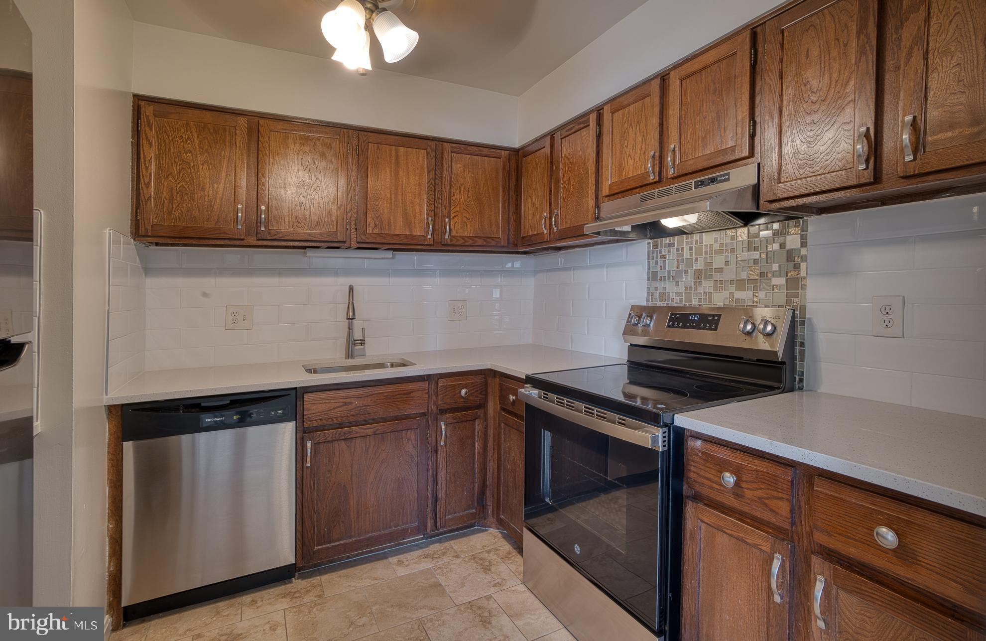 6155 Edsall Road, Unit M Alexandria, VA 22304 - Photo 6 of 20 Kitchen