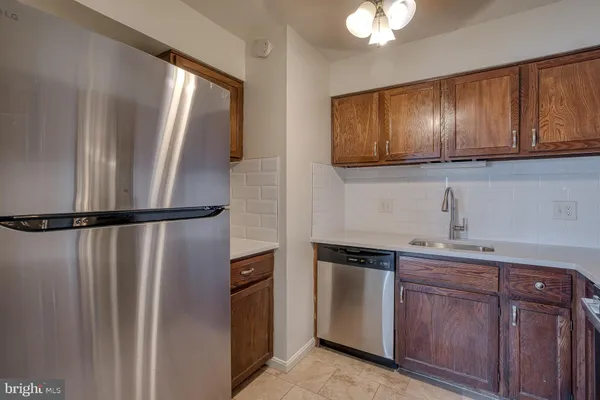 $2,000 | 6155 Edsall Road, Unit M, Alexandria, VA 22304