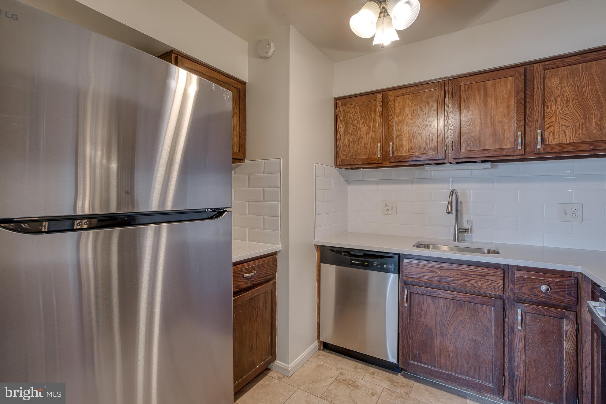 6155 Edsall Road, Unit M Alexandria, VA 22304 - Photo 7 of 20 Kitchen