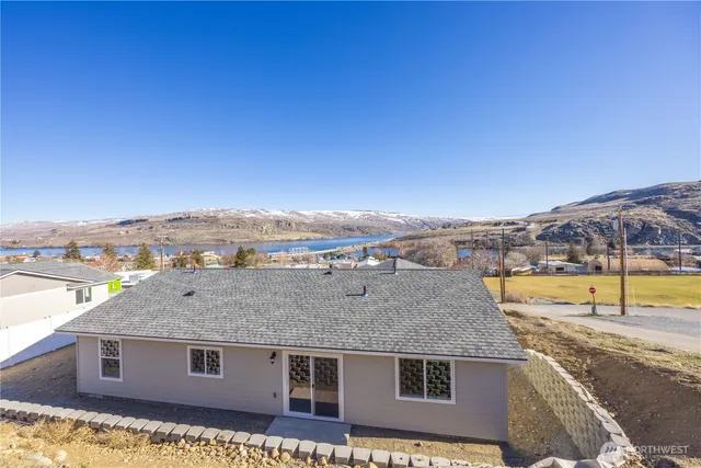 $425,000 | 358 Ives Street, Pateros, WA 98846