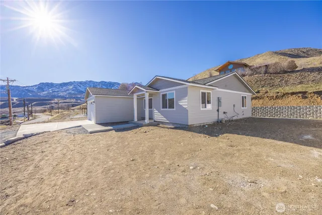 $425,000 | 358 Ives Street, Pateros, WA 98846