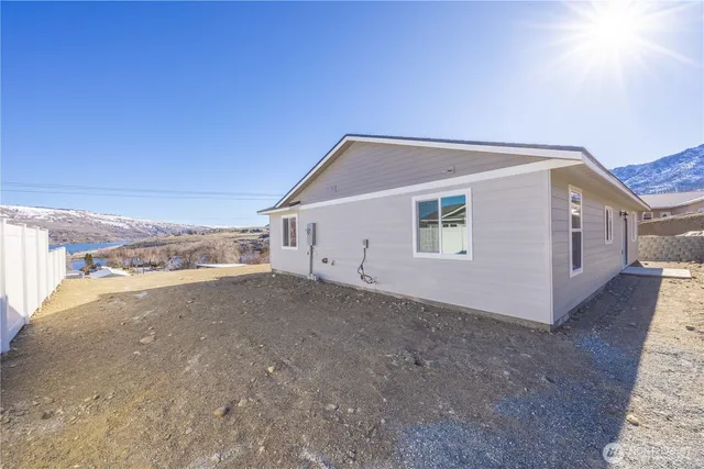 $425,000 | 358 Ives Street, Pateros, WA 98846