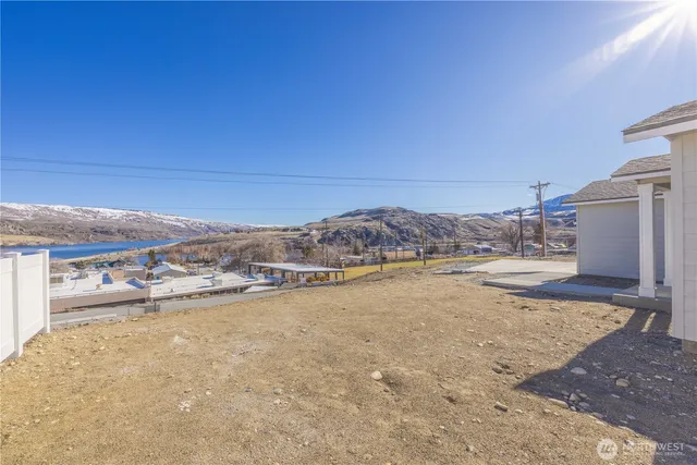 $425,000 | 358 Ives Street, Pateros, WA 98846