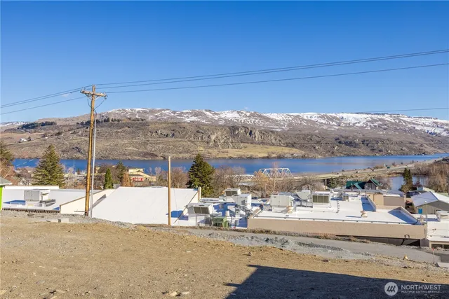 $425,000 | 358 Ives Street, Pateros, WA 98846