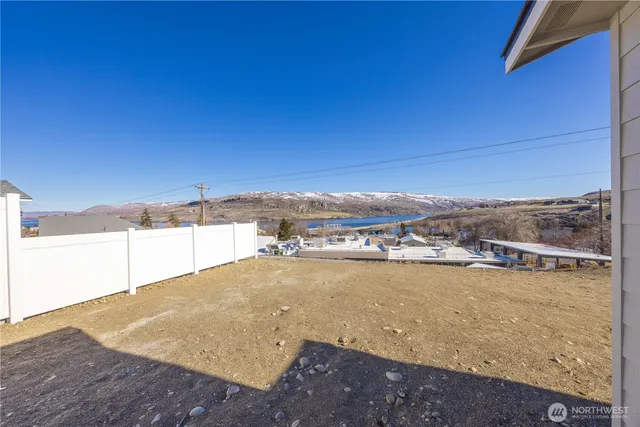 $425,000 | 358 Ives Street, Pateros, WA 98846