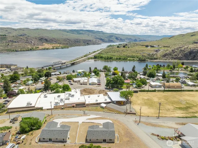 $425,000 | 358 Ives Street, Pateros, WA 98846