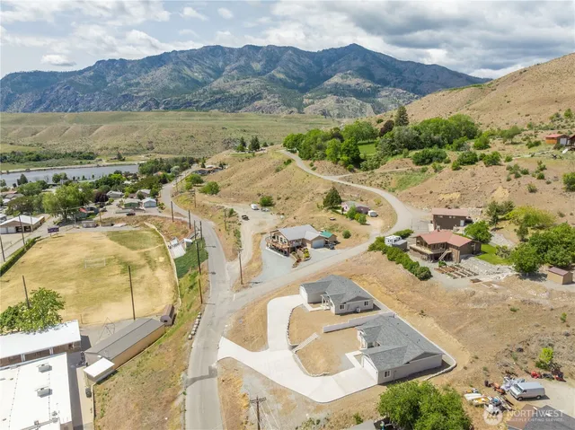 $425,000 | 358 Ives Street, Pateros, WA 98846