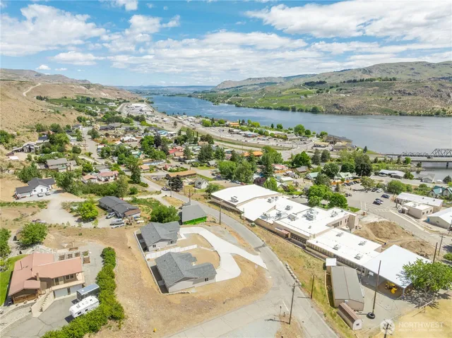 $425,000 | 358 Ives Street, Pateros, WA 98846
