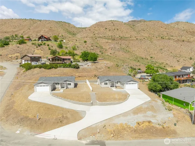 $425,000 | 358 Ives Street, Pateros, WA 98846