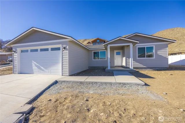 $425,000 | 358 Ives Street, Pateros, WA 98846