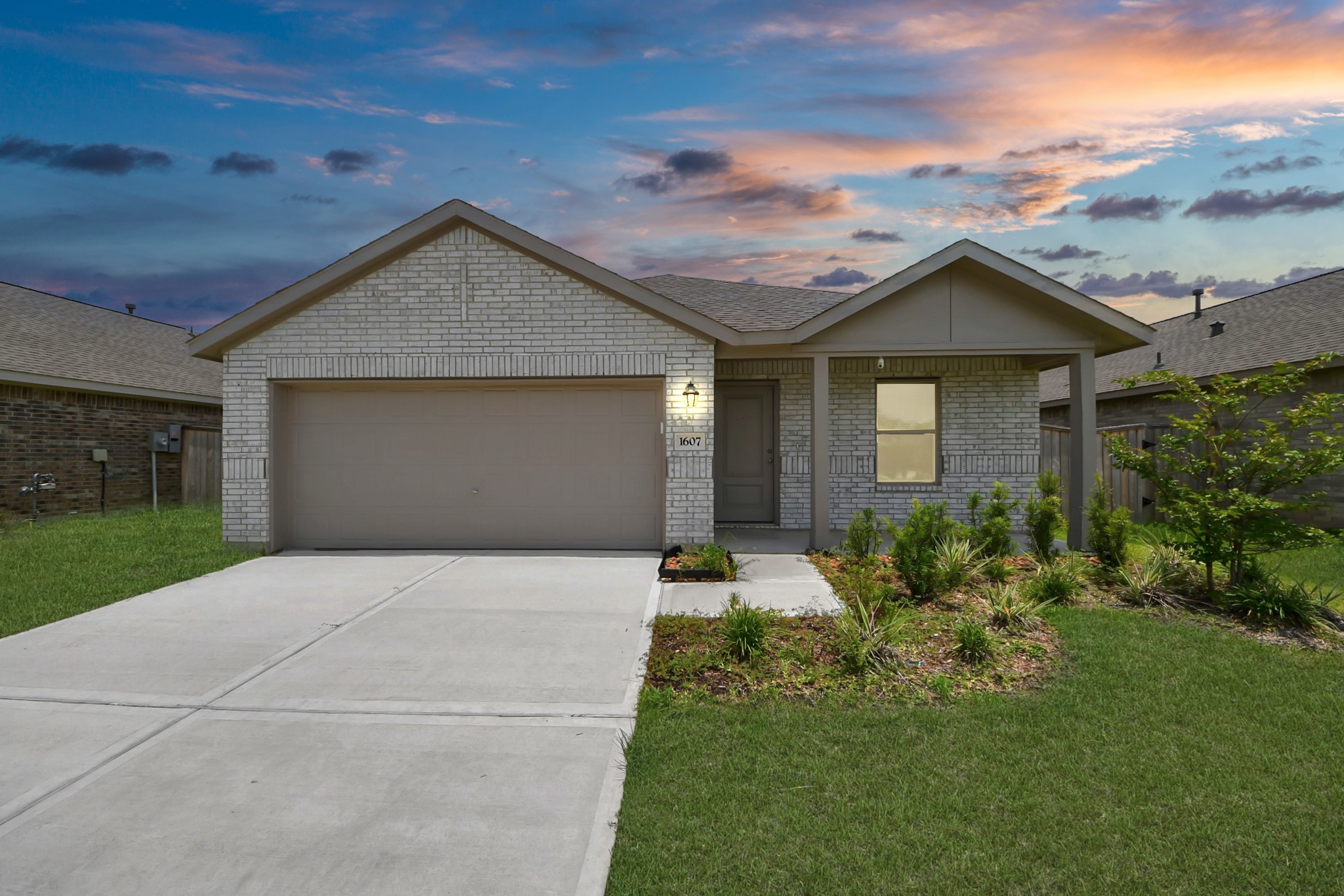 1607 Red Oak Drive Rosenberg, TX 77471 - Photo 39 of 39 Beautiful front elevation, welcome home!