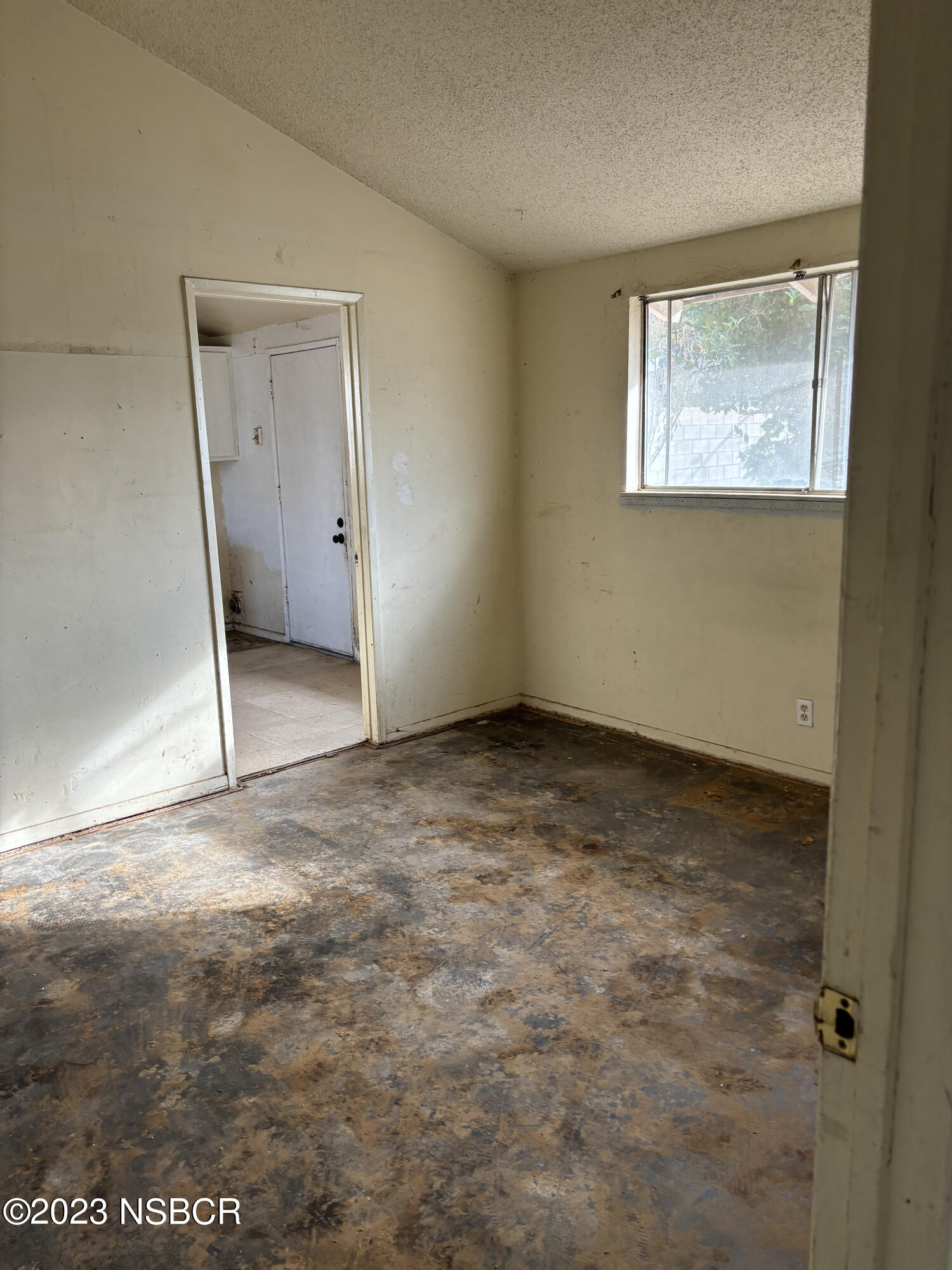 232 West Creston Street Santa Maria, CA 93458 - Photo 4 of 7 an empty room with windows