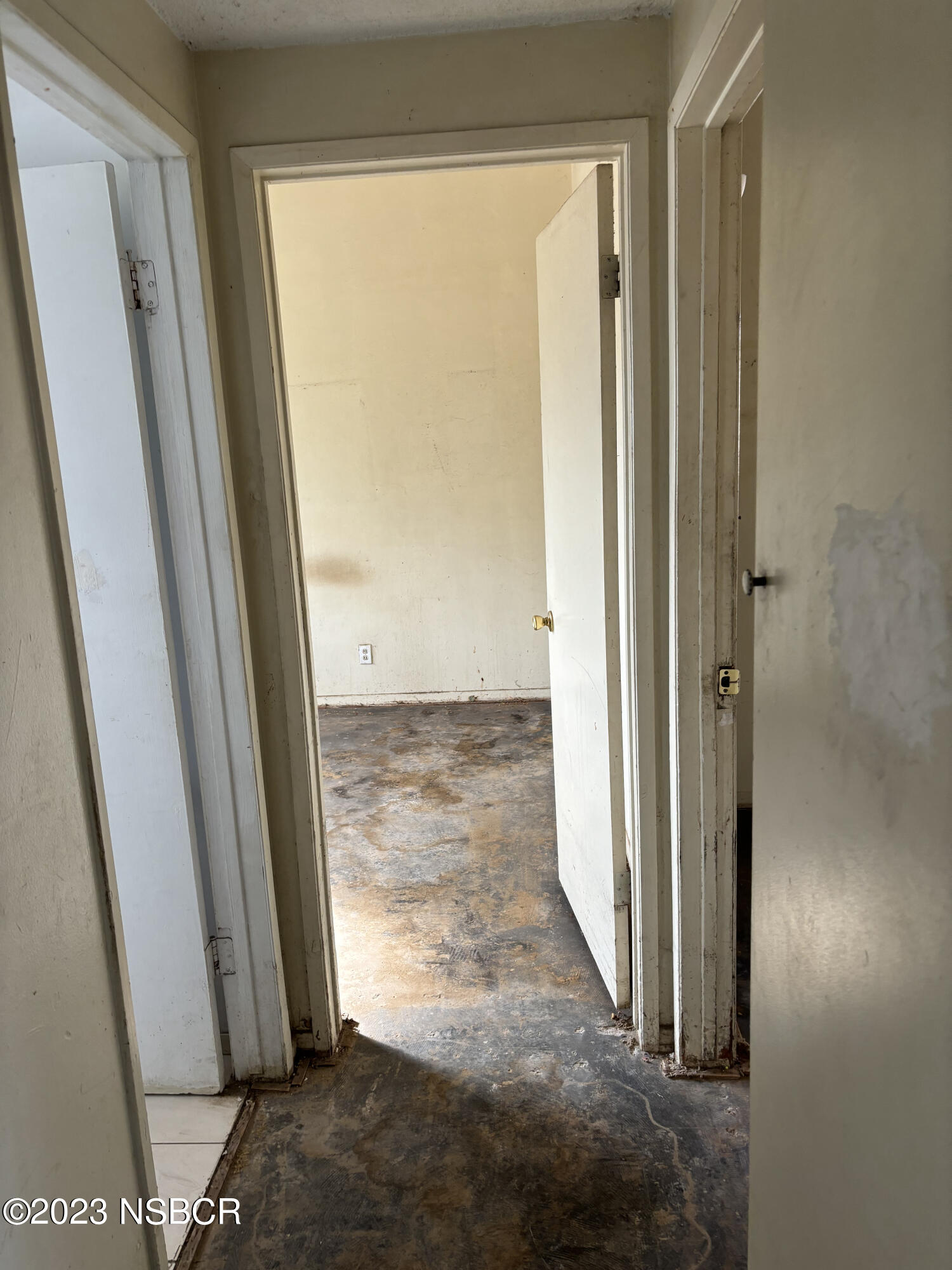 232 West Creston Street Santa Maria, CA 93458 - Photo 5 of 7 a view of gallery with window