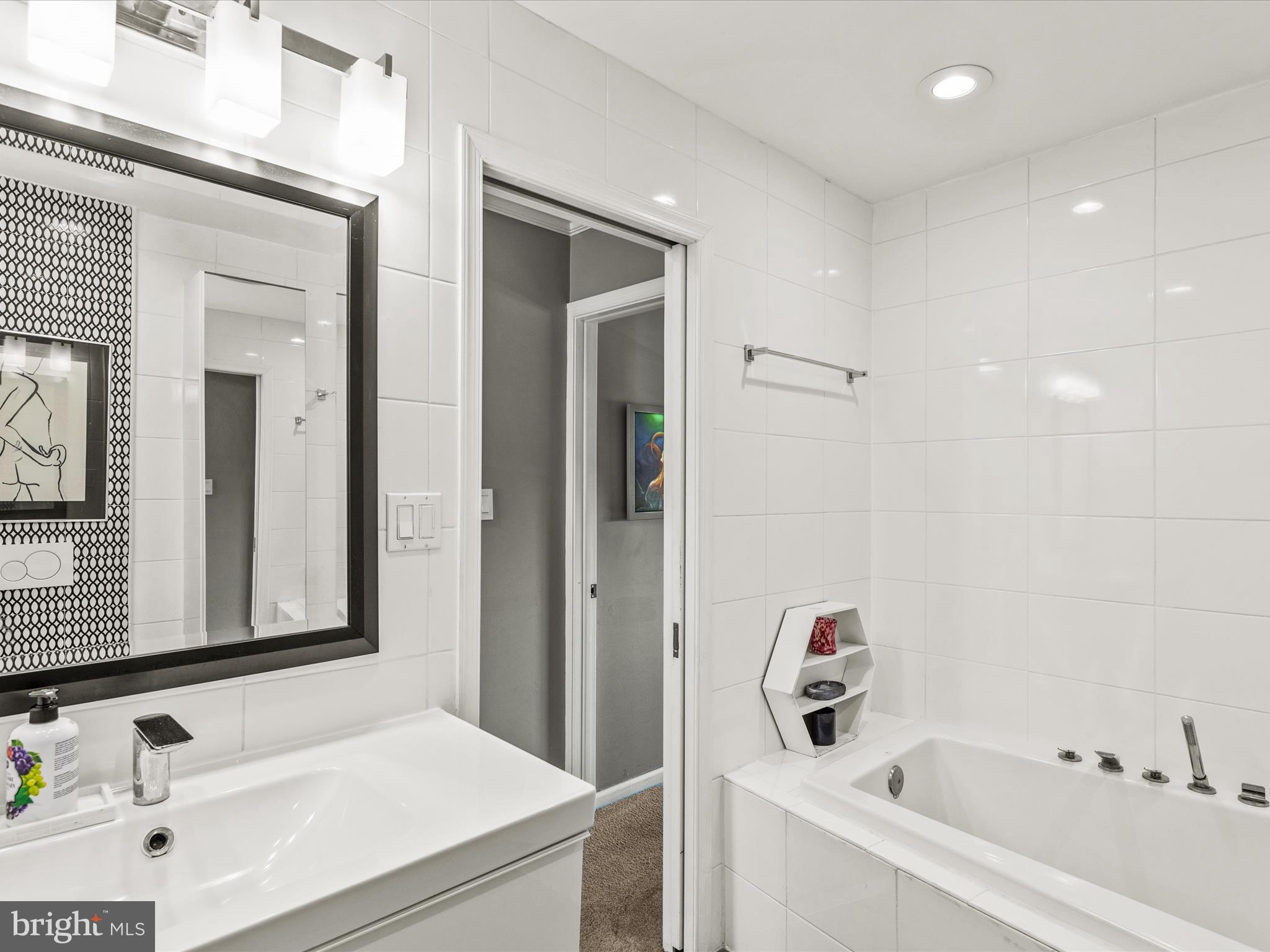 721 Rusty Anchor Road, Unit 22 Ocean City, MD 21842 - Photo 29 of 31 2nd floor bath