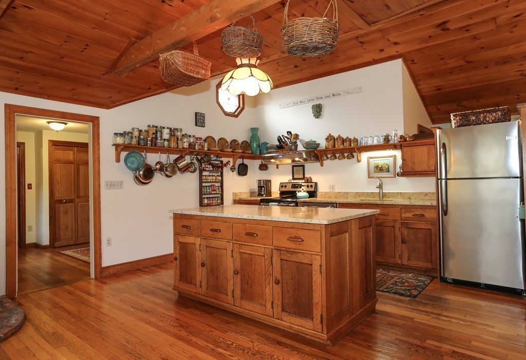 15 Westboro Road Upton, MA 01568 - Photo 7 of 30 Gallery Image 7