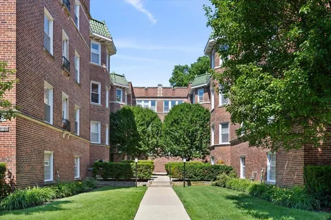 $375,000 | 1226 Elmwood Avenue, Unit 1W, Evanston, IL 60202