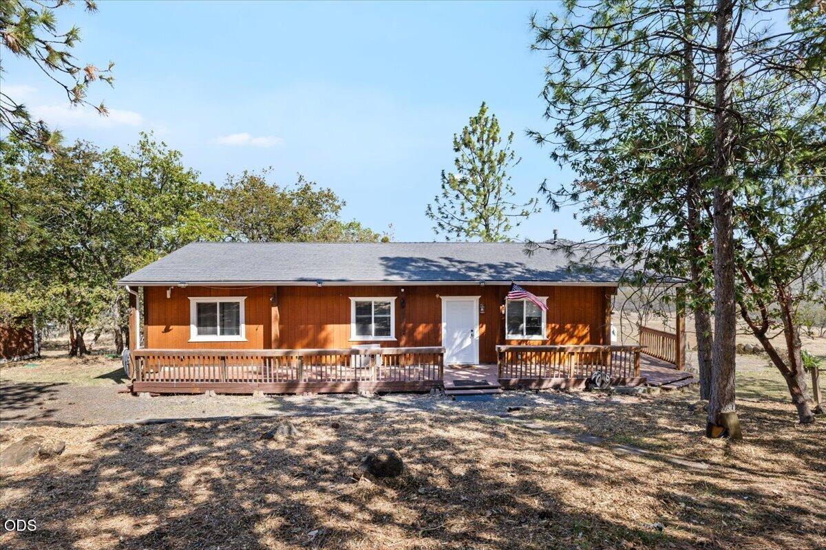 2440 Wren Ridge Drive Eagle Point, OR 97524 - Photo 2 of 35 Gallery Image 2