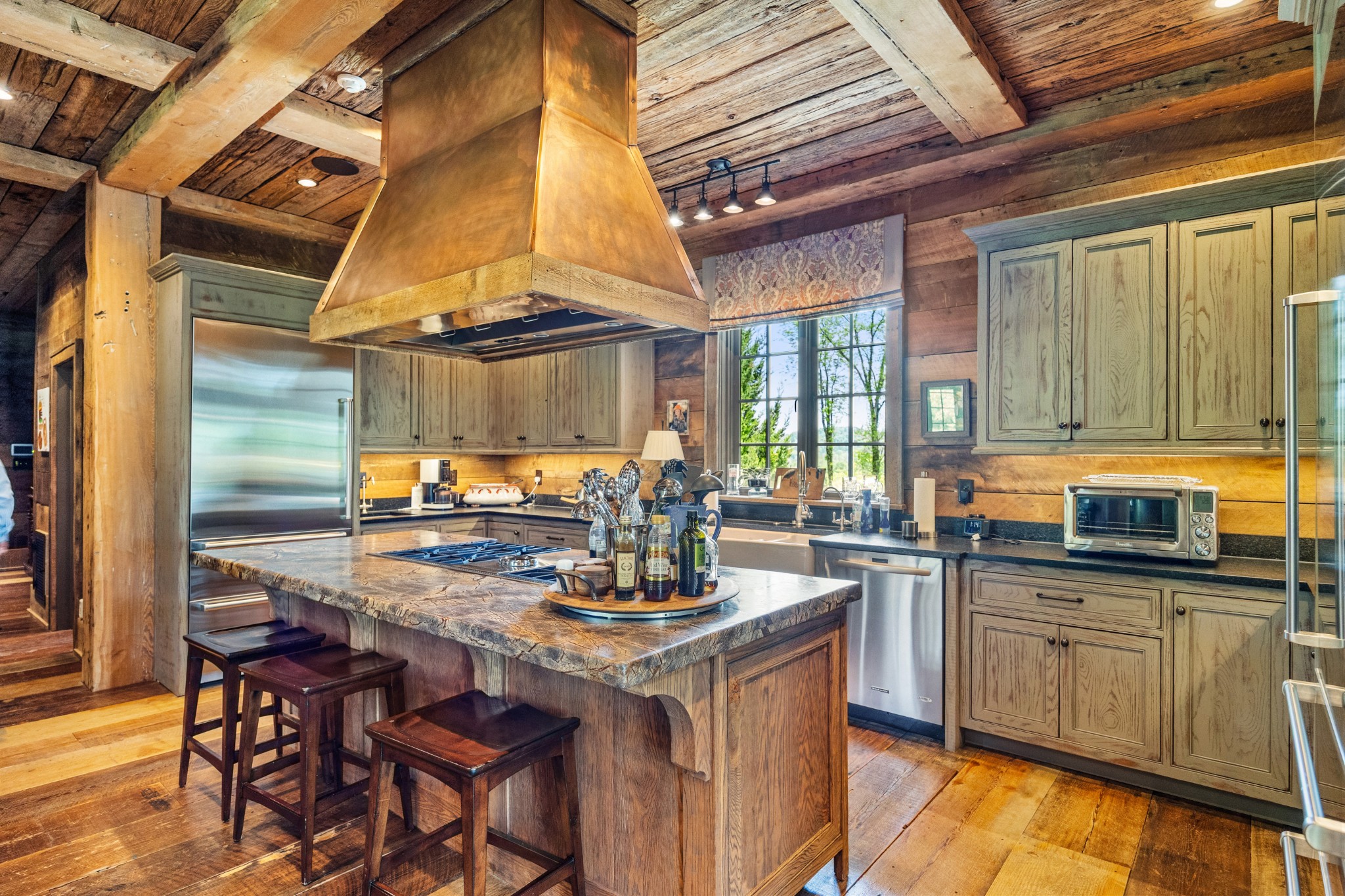 605 Red Oak Road Petersburg, TN 37144 - Photo 18 of 98 a kitchen with lots of counter top space and dining table