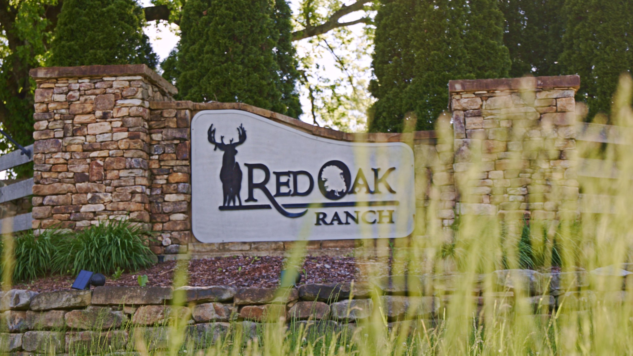 605 Red Oak Road Petersburg, TN 37144 - Photo 2 of 98 a sign that is on the wall of a building