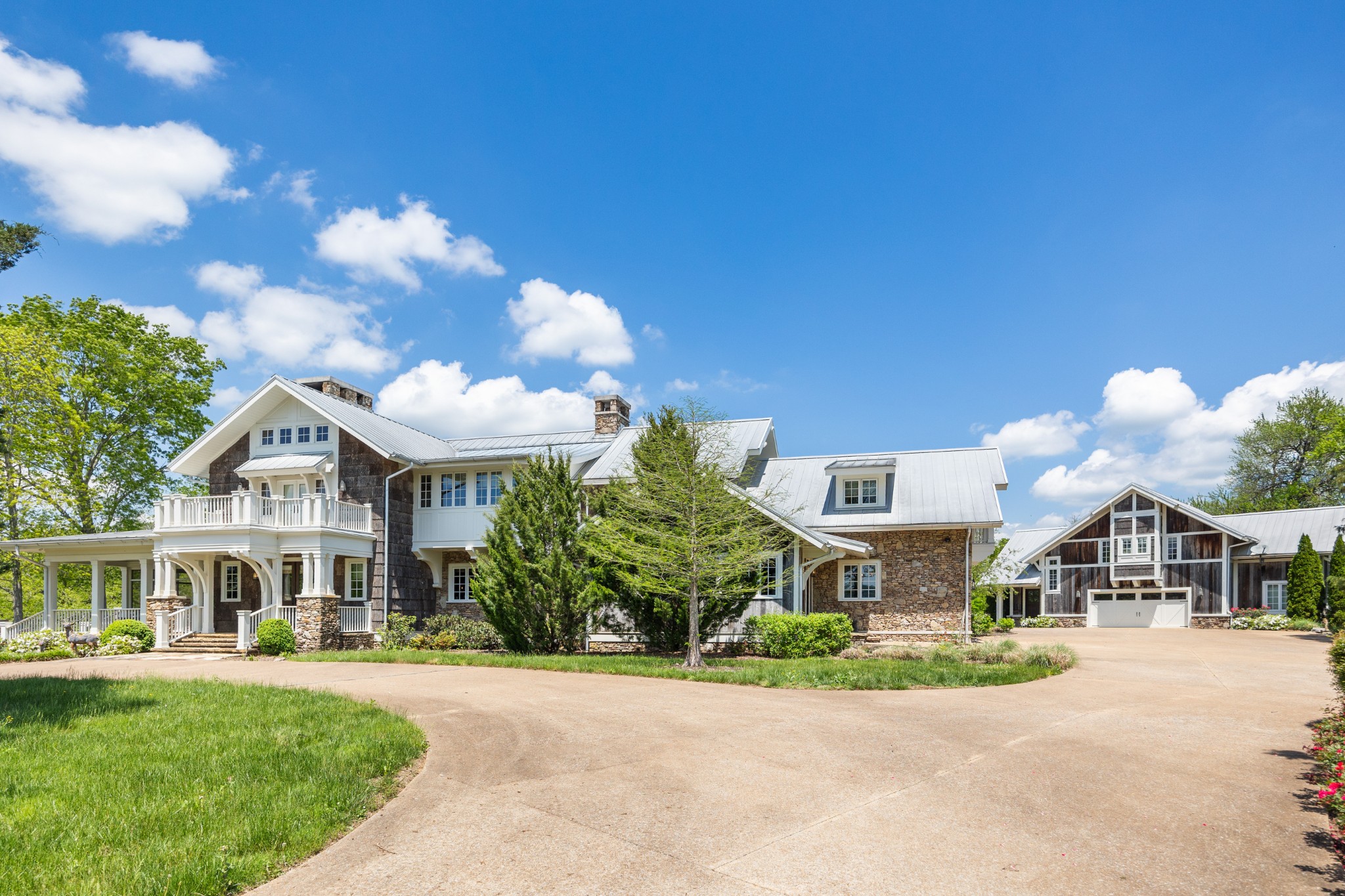 605 Red Oak Road Petersburg, TN 37144 - Photo 5 of 98 a front view of a house with a garden and a yard
