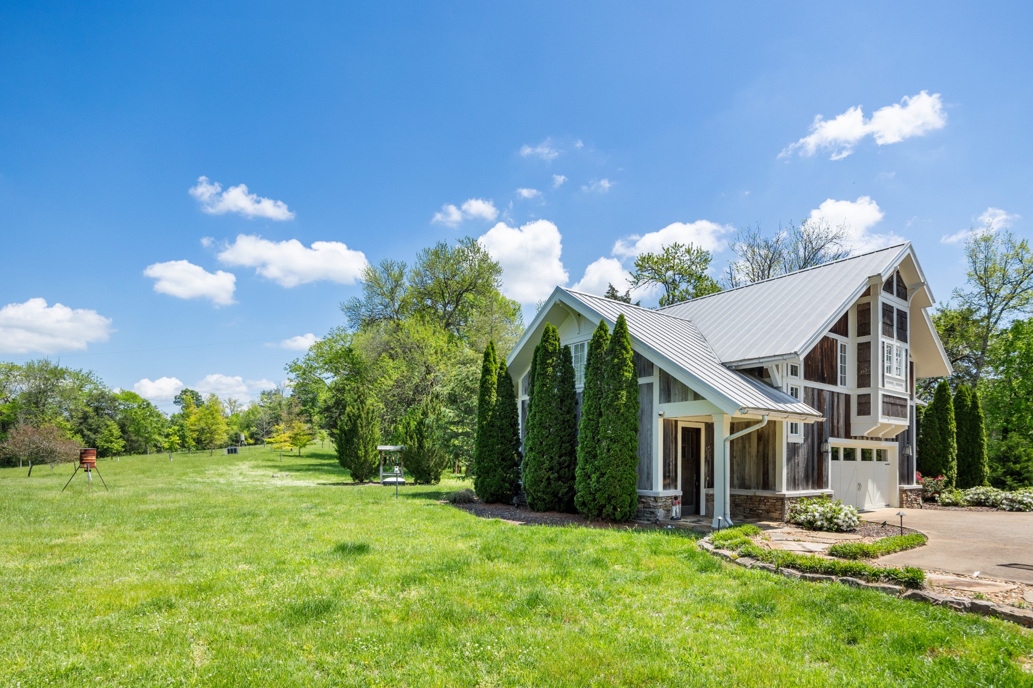 605 Red Oak Road Petersburg, TN 37144 - Photo 68 of 98 a front view of a house with a yard