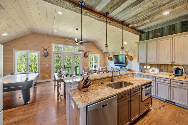 $34,500,000 | 605 Red Oak Road, Petersburg, TN 37144