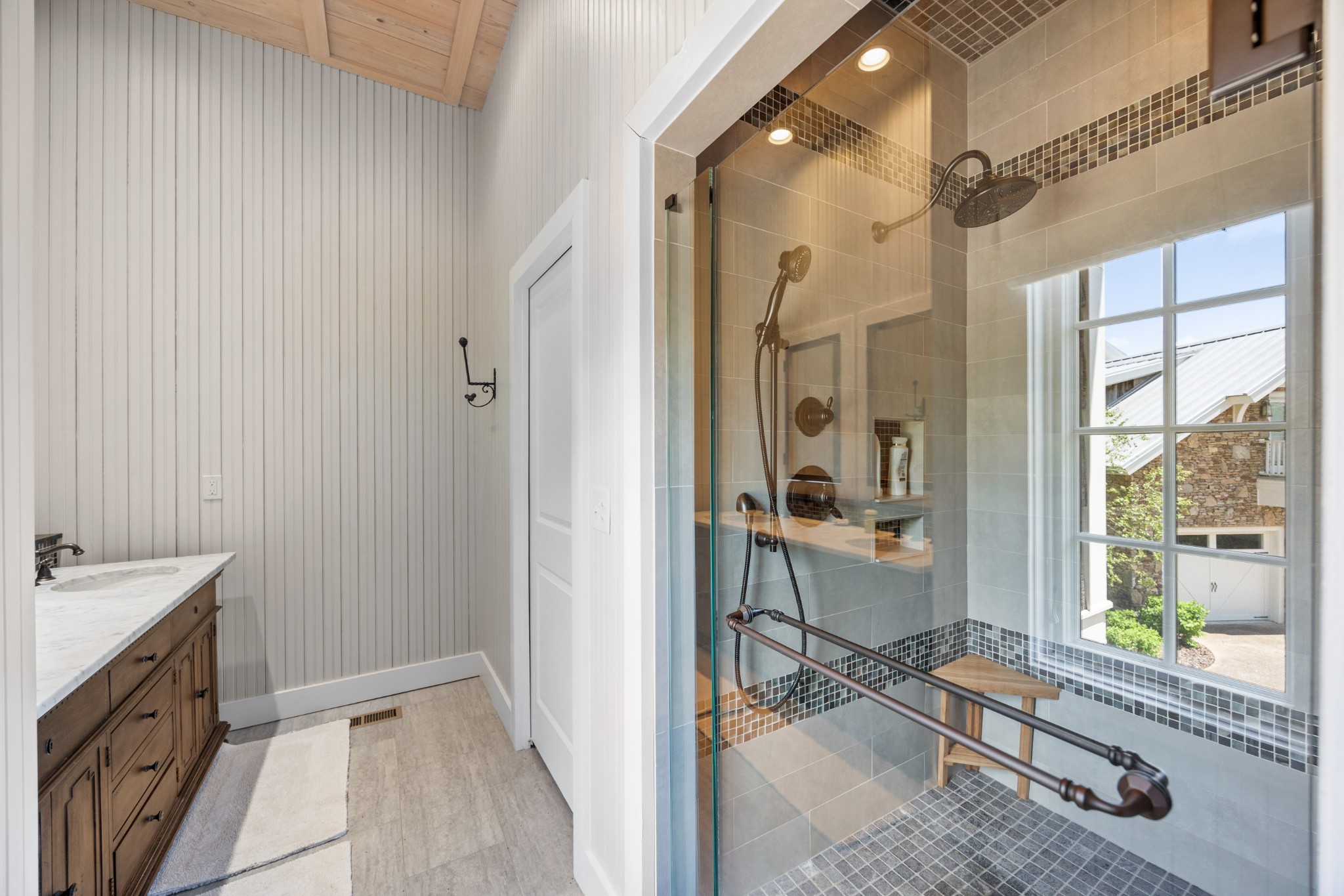 605 Red Oak Road Petersburg, TN 37144 - Photo 78 of 98 a spacious bathroom with a double vanity sink a mirror and a bathtub