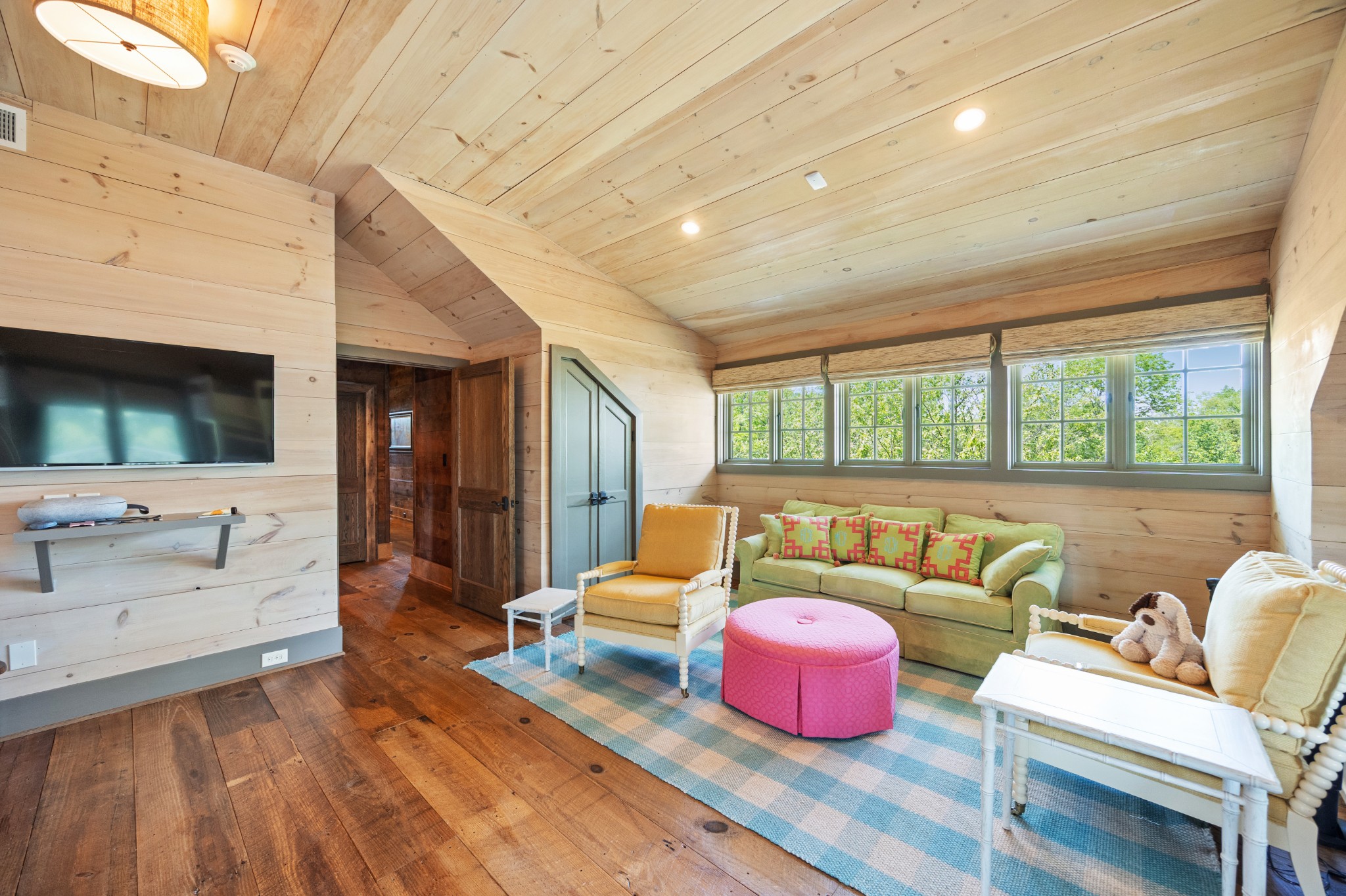 605 Red Oak Road Petersburg, TN 37144 - Photo 93 of 98 a living room with furniture and a large window