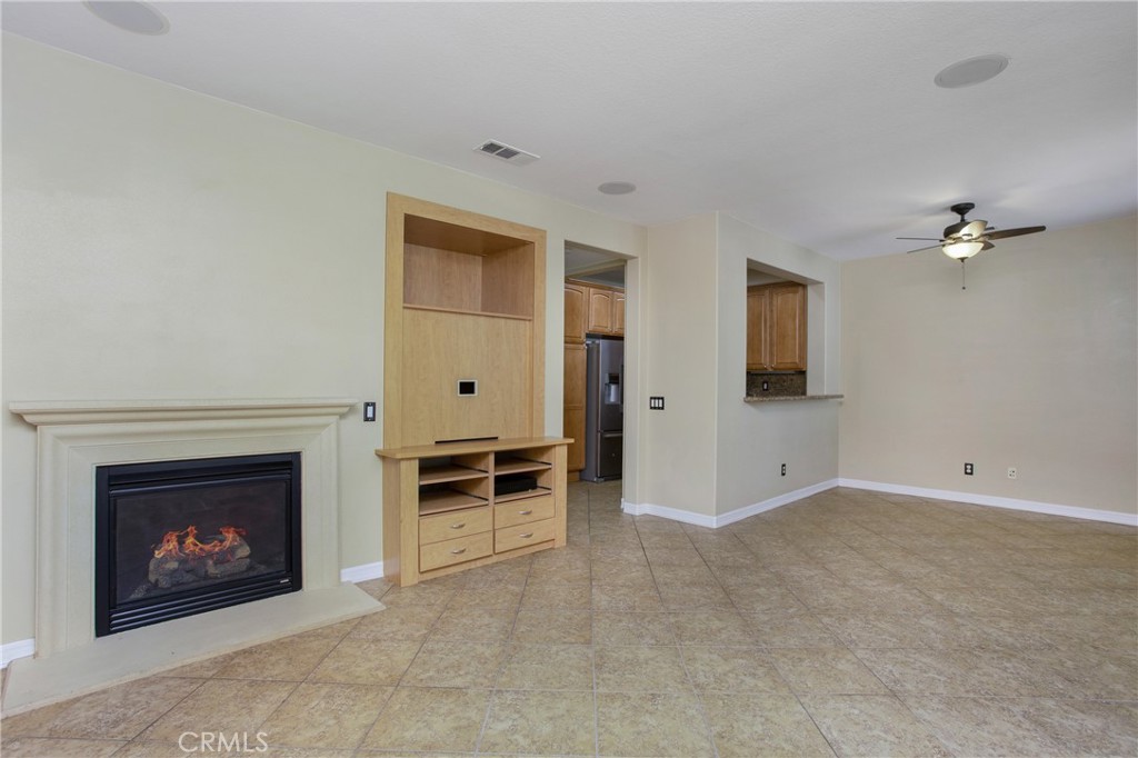 25 Thorp Spring Ladera Ranch, CA 92694 - Photo 7 of 46 Living room