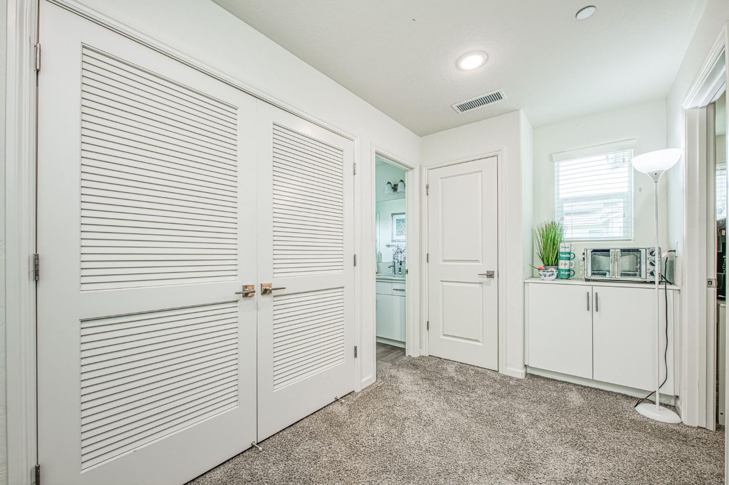 2053 North Ralph Lane Clovis, CA 93619 - Photo 17 of 31 a view of a livingroom with an empty space