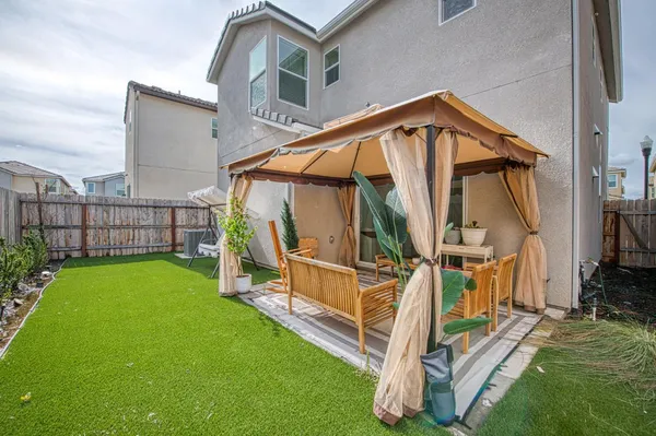 a view of an house with backyard and porch
