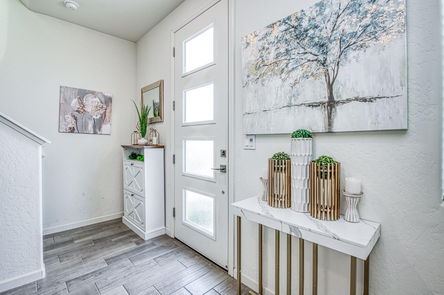 2053 North Ralph Lane Clovis, CA 93619 - Photo 6 of 31 a view of entryway with furniture