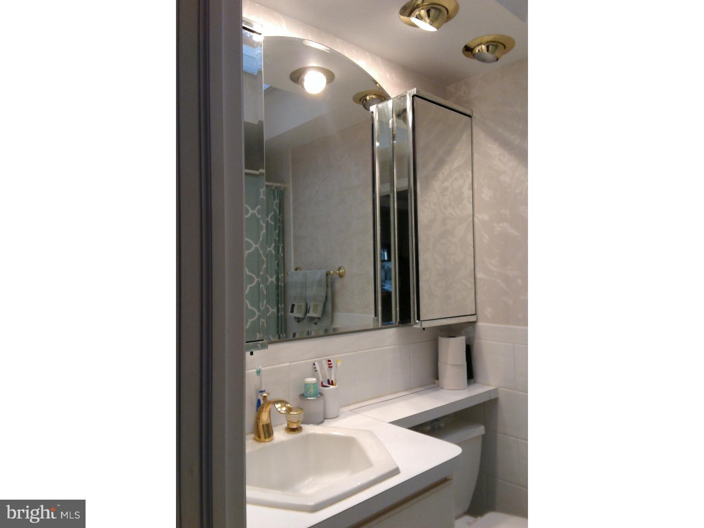 12546 Fedor Road Philadelphia, PA 19154 - Photo 14 of 21 Bathroom