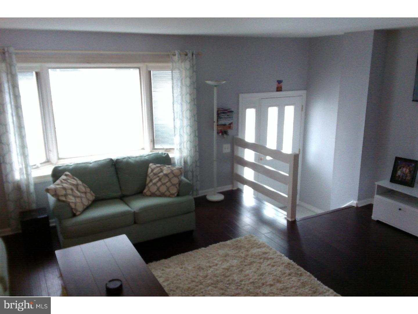 12546 Fedor Road Philadelphia, PA 19154 - Photo 3 of 21 Living Room