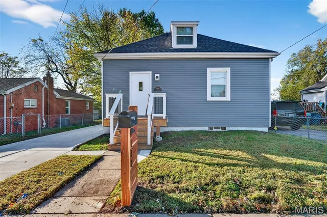 $199,900 | 136 West Etta Avenue, St. Louis, MO 63125