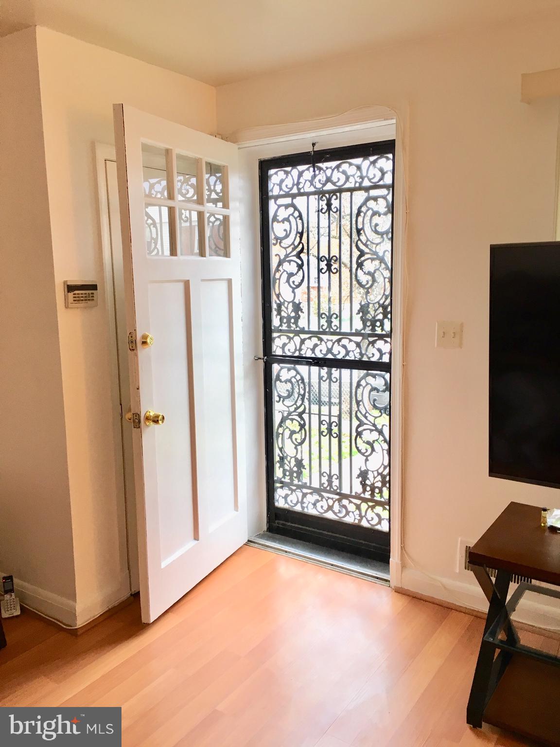 4878 Greencrest Road Baltimore, MD 21206 - Photo 3 of 42