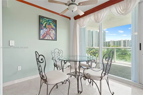 $950,000 | 16500 Collins Avenue, Unit 554, Sunny Isles Beach, FL 33160