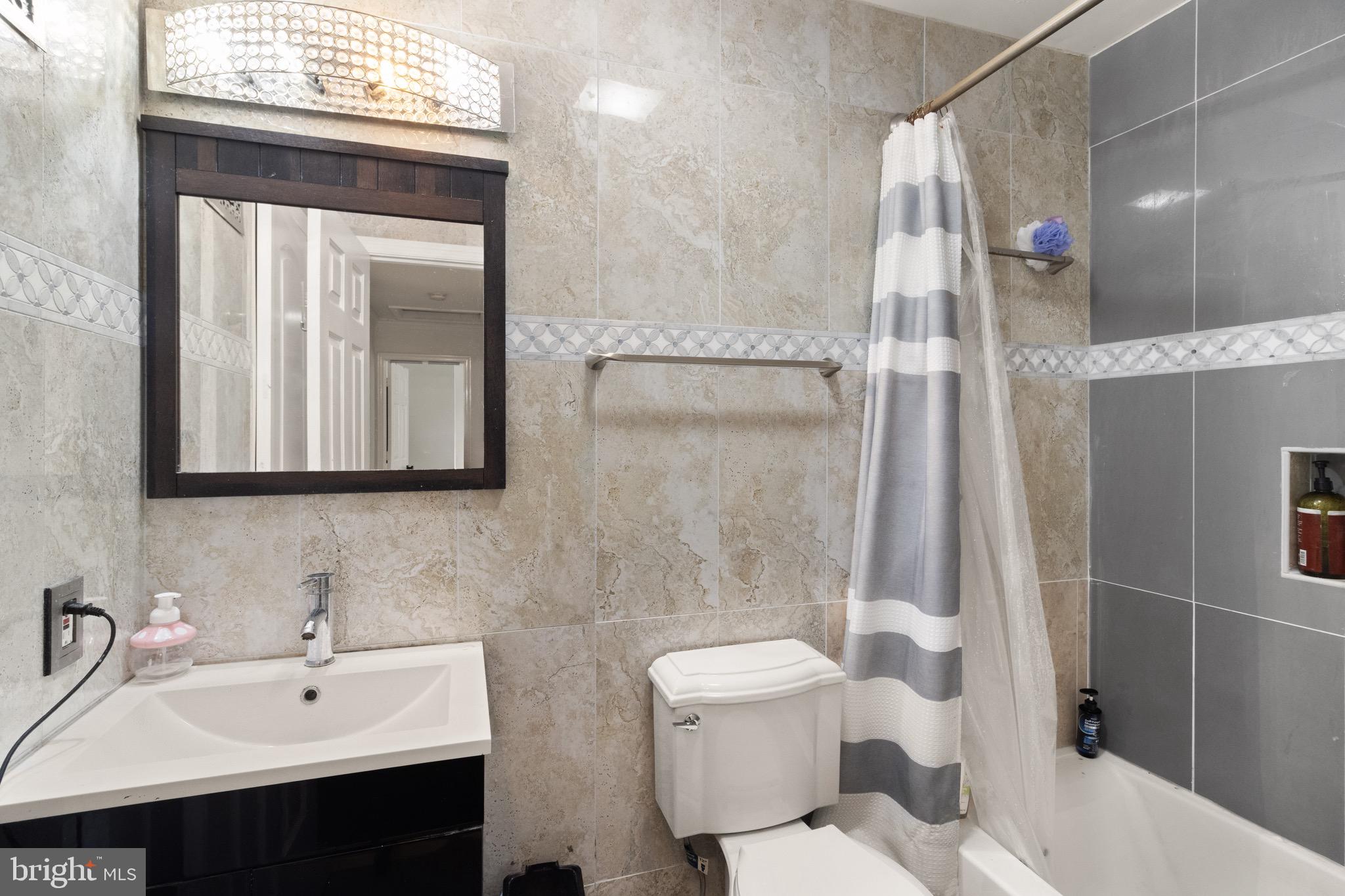 244 Raintree Boulevard Stafford, VA 22556 - Photo 17 of 34 a bathroom with a sink a toilet and shower